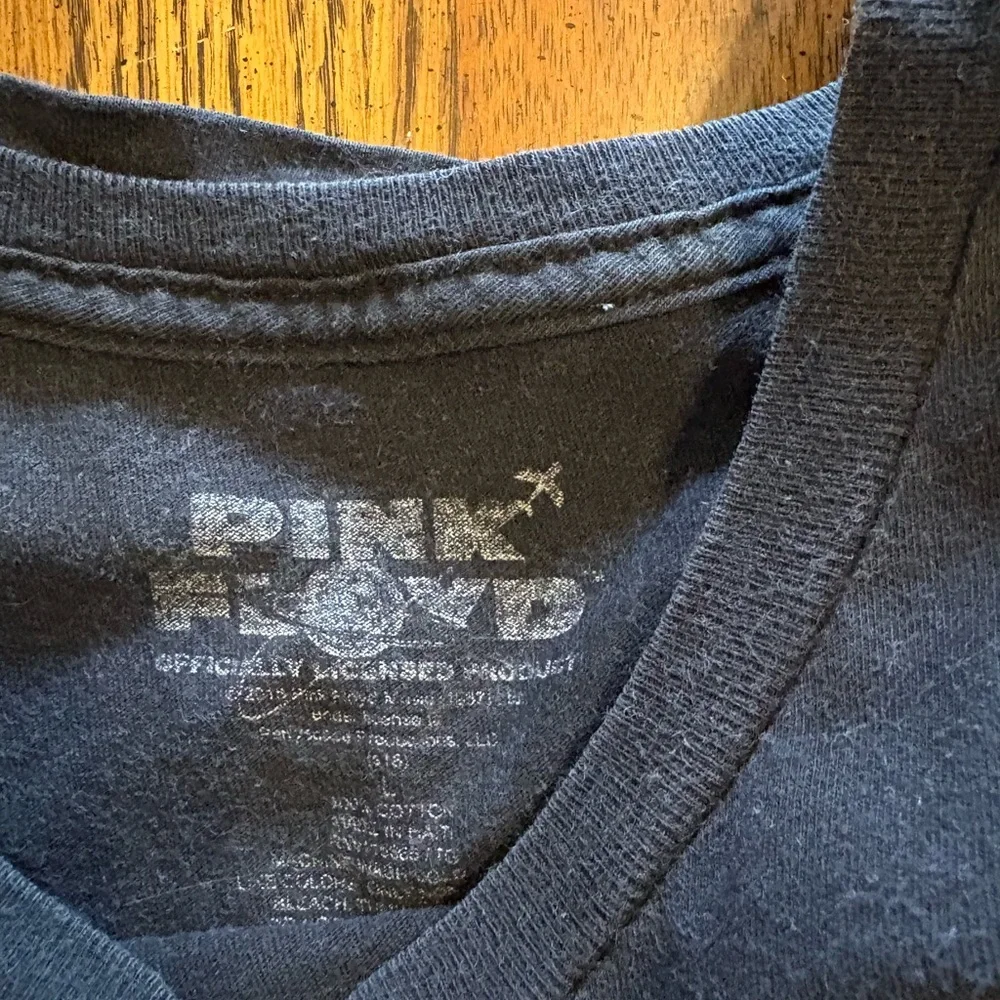 Pink Floyd Black Tee with Prism and Rainbow Design - Picture 2 of 2